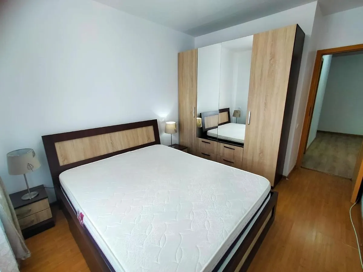 Lake View Luxury Apartment ブカレスト