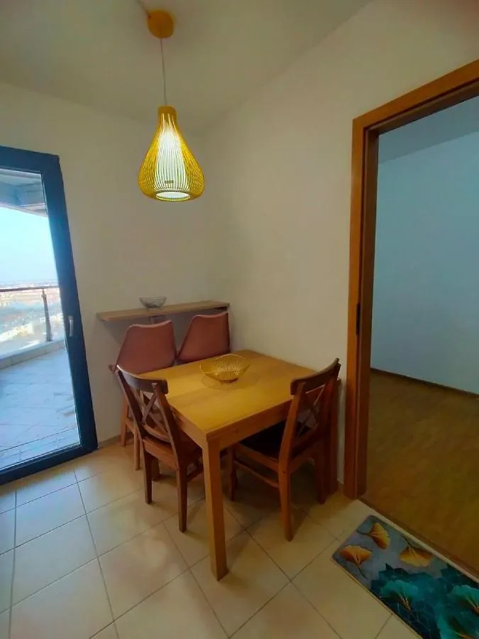 Lake View Luxury Apartment ブカレスト